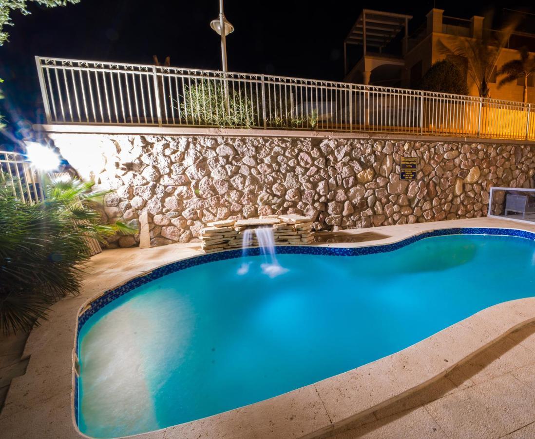 Yalarent Oasis Garden With Private Pool Lägenhet Eilat Exteriör bild